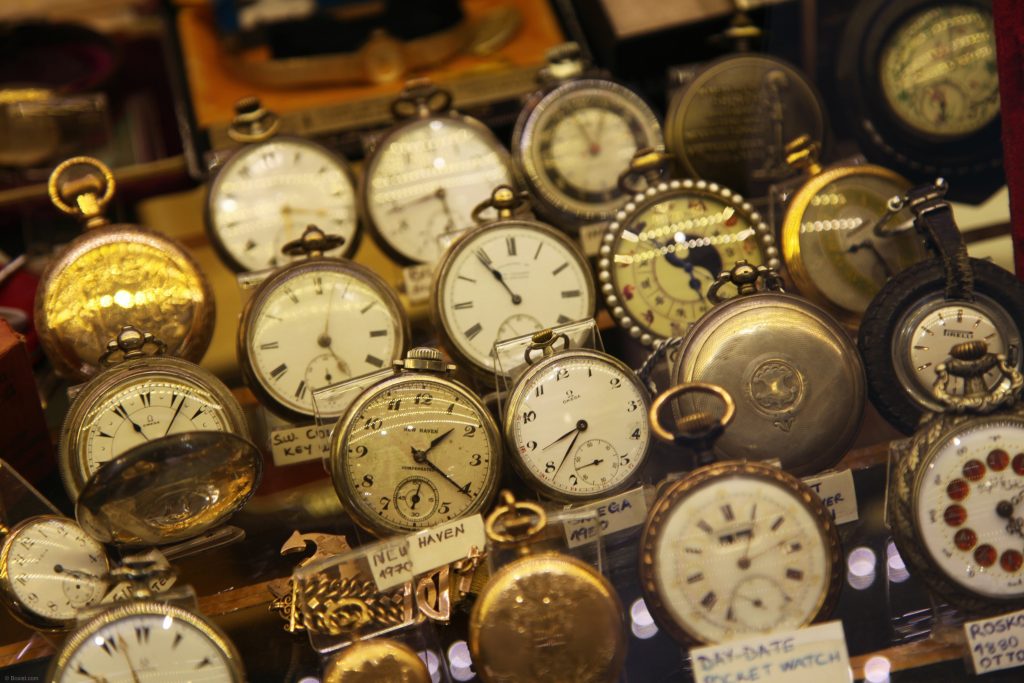 Shop Window Display With Vintage Watches - Sam Mugraby - Professional ...